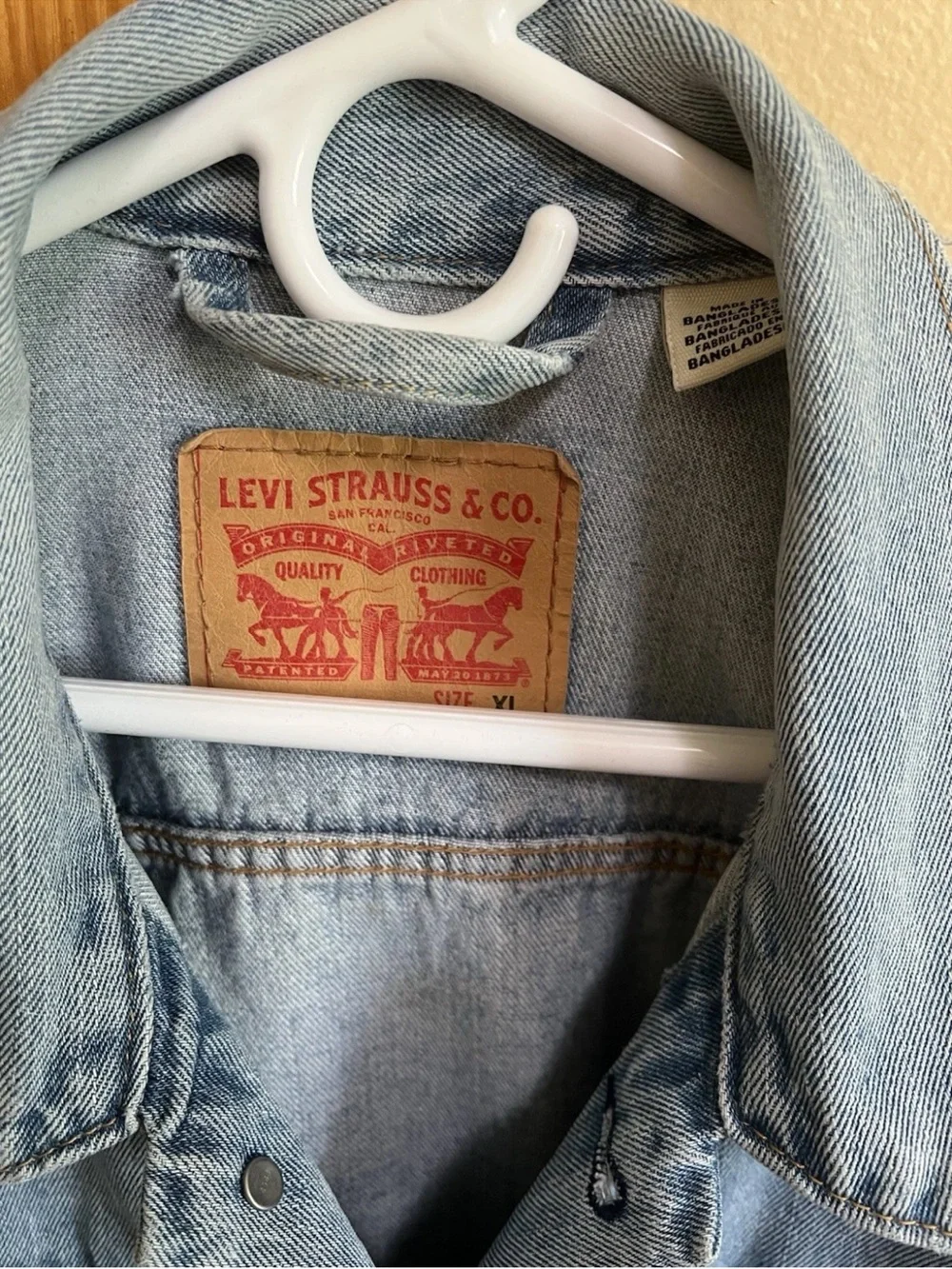 Levi’s Trucker Jacket 72334‑0131 Men’s XL • Soft Broken‑In Denim • Light Wash Fa